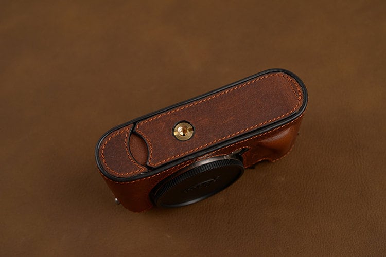 Leica CL Typ 7323 handmade half case leather Camera bag handgrip protector SD & battery access Holster sleeve Tripod mount Made TO Order